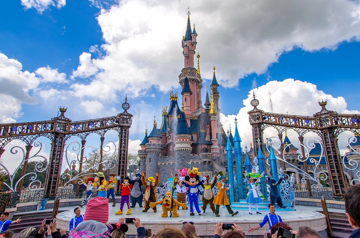 Private Transfer from Disneyland Paris to Paris Train Stations